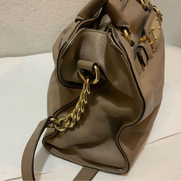 Authentic Michael Kors Hamilton Satchel Beautiful taupe "Dark Dune"color soft - Picture 6 of 16